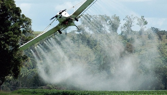 La Defensoría pidió avanzar con una ley para regular las fumigaciones en la Provincia