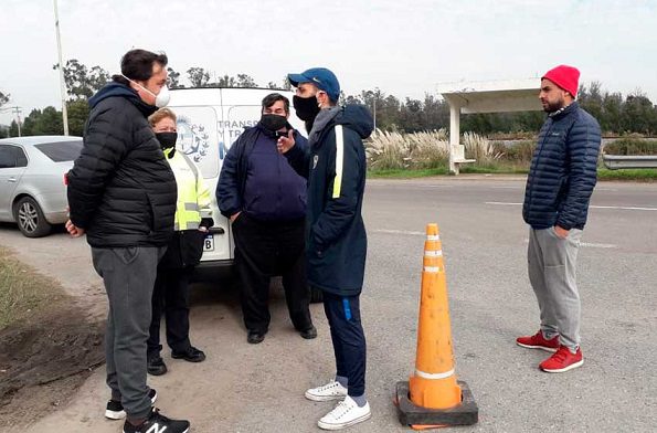 COVID-19: de «chapeadores» a «taxi-bondi», una nueva modalidad que se ve en los retenes