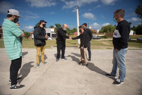 Jorge Paredi anunció la creación de la Escuela Municipal de Skate en Santa Clara del Mar