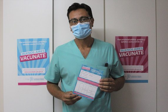 Primer vacunado contra el COVID-19 en Mar Chiquita: «Estoy feliz de haberme vacunado»