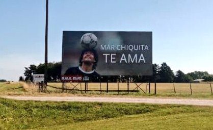 “SANTA CLARA ES DE BOCA” HOMENAJEÓ A MARADONA EN MAR CHIQUITA