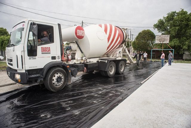 Renovación del playón deportivo frente a la Escuela Nº 8 de Santa Clara del Mar