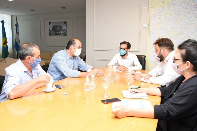 Simone recibió al intendente de Tordillo, Héctor Olivera, y al senador  Gervasio Bozzano
