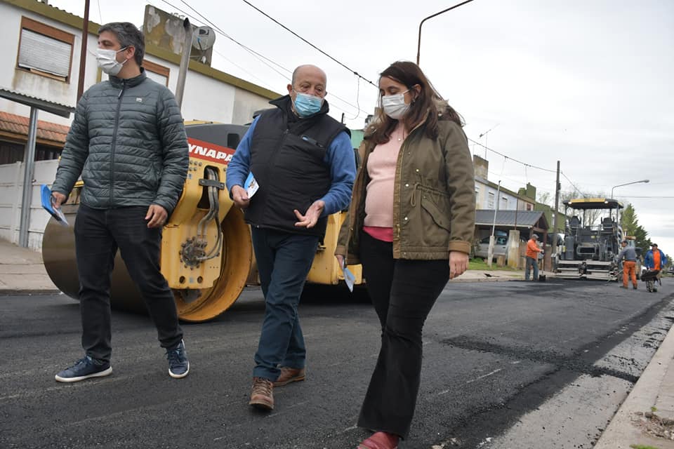 Jorge Paredi junto a los candidatos Juampi Ledesma y Virginia Azqueta recorrieron obras en General Pirán