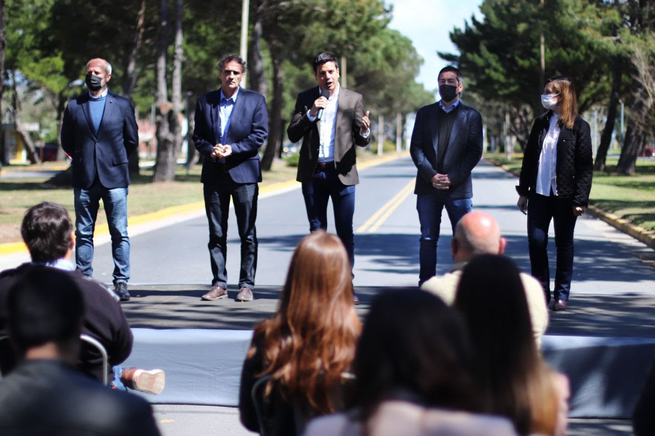 El intendente Cardozo y los ministros Katopodis y Nardini recorrieron trabajos de pavimentación y luminaria LED