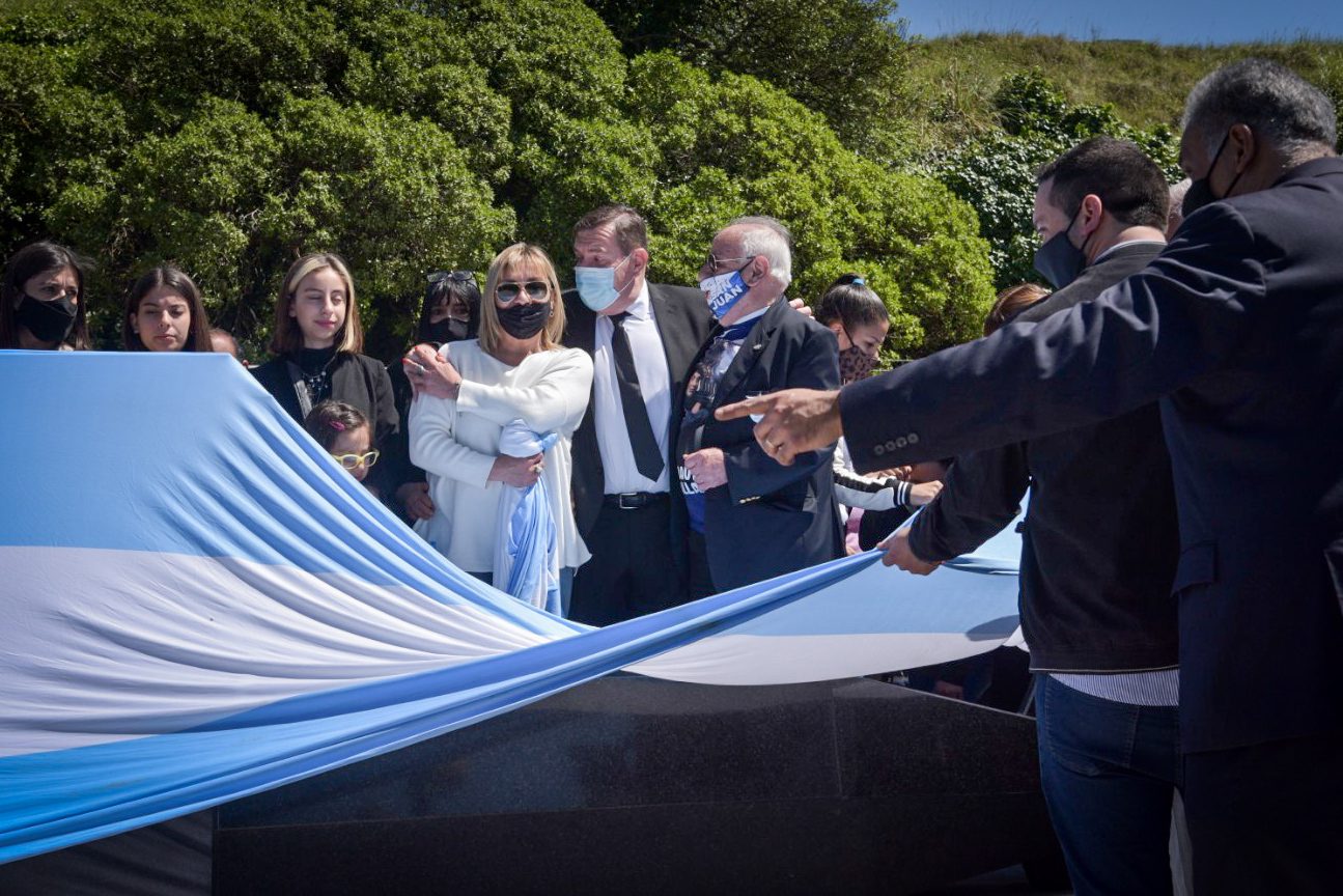 Se realizó el descubrimiento del memorial en homenaje al ARA San Juan y sus 44 tripulantes