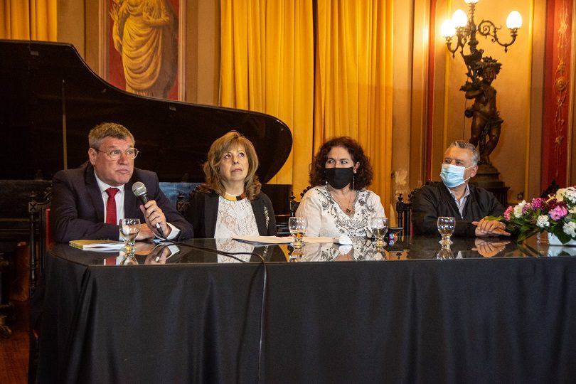 EL INTENDENTE ALBERTO GELENÉ ACOMPAÑÓ LA PRESENTACIÓN DEL LIBRO “DE LAS FLORES A ESTACIÓN ESPERANZA” 