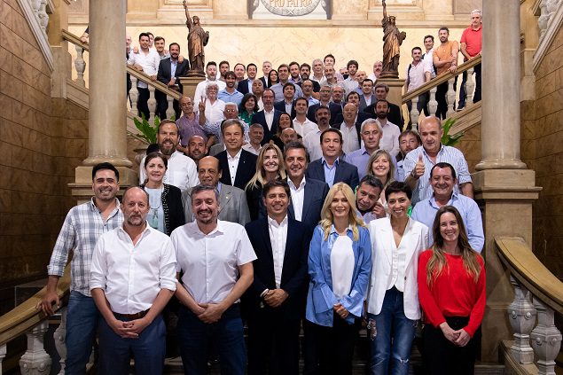 Kicillof se reunió con todos los intendentes del Frente de Todos