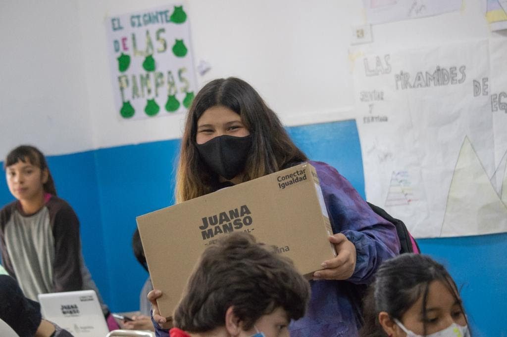 Continúa la entrega de netbook del Plan Conectar Igualdad a estudiantes secundarios del Partido de La Costa