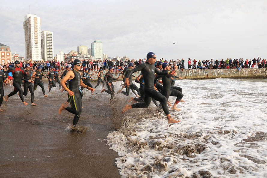 Mar del Plata: Disponen cortes de tránsito en el sector costero con motivo del Triatlón de larga distancia en la ciudad