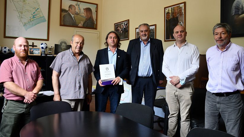 El intendente Paredi firmó un convenio con la Facultad de Medicina para que estudiantes realicen prácticas en el Hospital Municipal