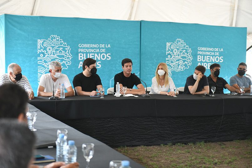 Kicillof anunció la vacunación libre con tercera dosis para trabajadores de la educación y mayores de 50 años