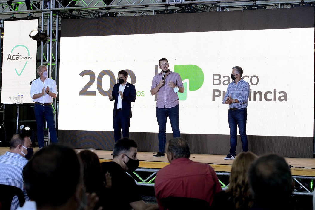 Kicillof y Cuattromo encabezaron el acto en conmemoración del bicentenario del Banco Provincia