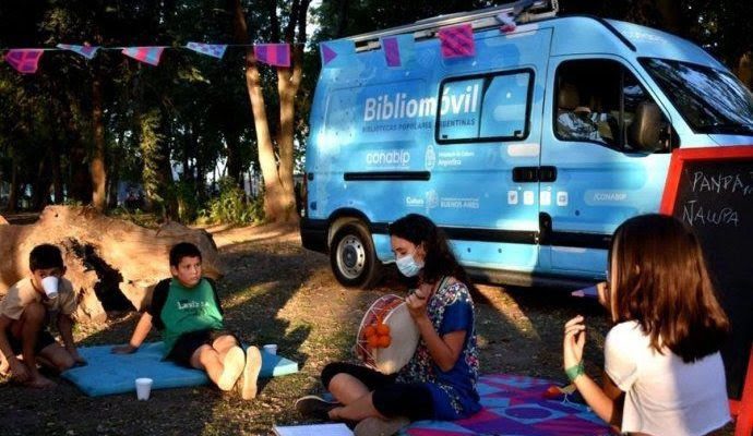 El Bibliomóvil continúa recorriendo el Partido de La Costa