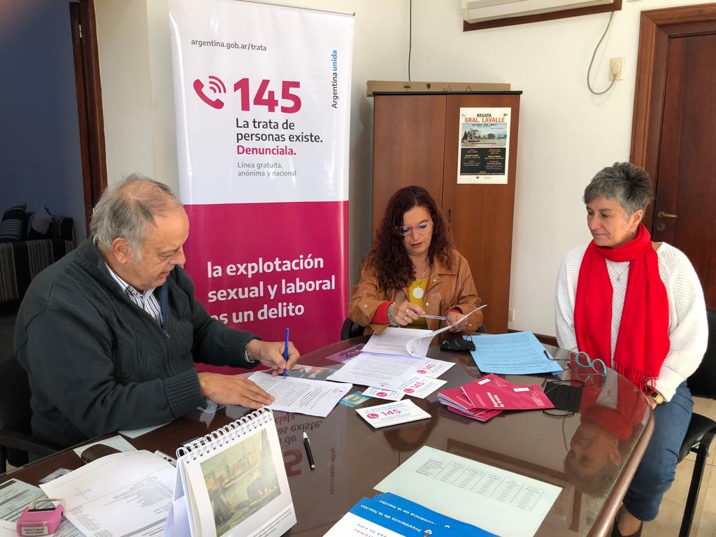 El intendente José Rodríguez Ponte firmó un convenio con el “Comité de Lucha contra la Trata” para difundir la línea 145 de denuncias