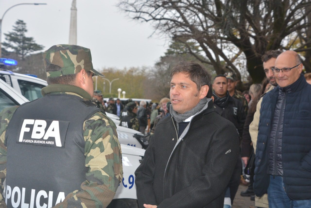 KICILLOF EN BALCARCE: ESCRITURAS, PASES PARA TRANSPORTE, MÓVILES PARA PATRULLA RURAL Y ALENTADOR MENSAJE PARA PONER EN VALOR AL AUTÓDROMO