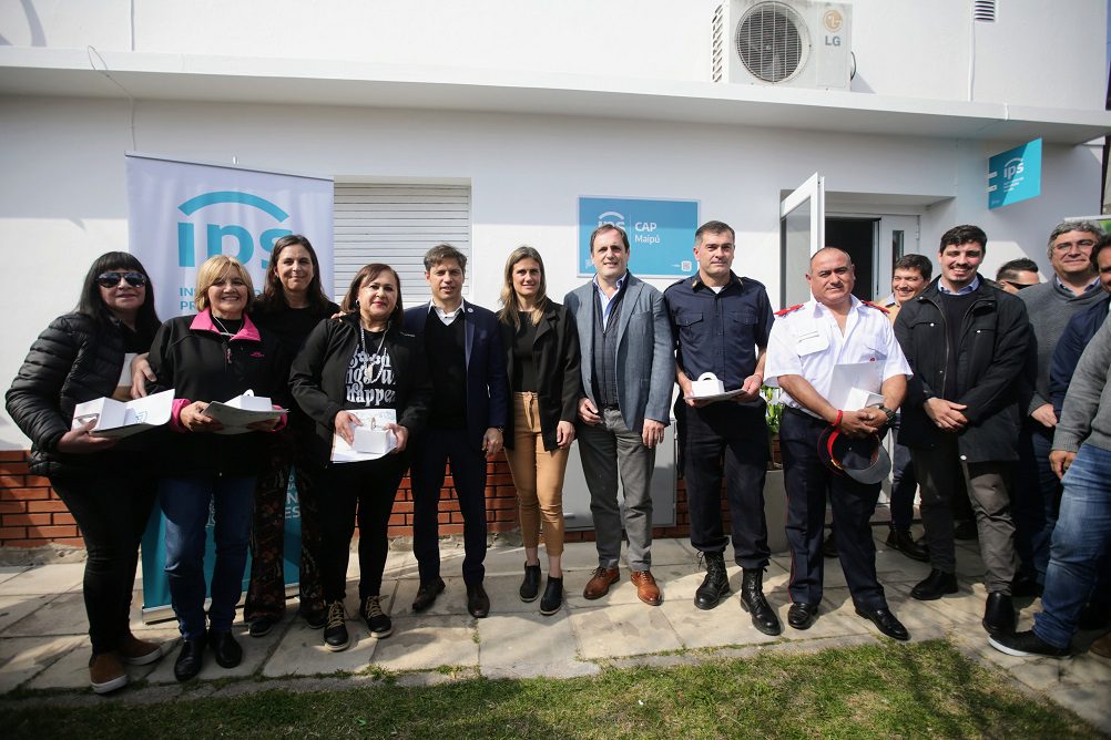 Maipu: Kicillof inauguró una oficina de atención previsional y visitó el Centro de Formación Profesional