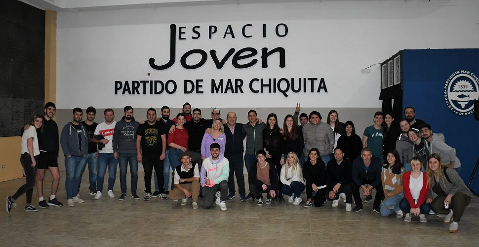 En el Día Internacional de la Juventud, decenas de jóvenes se reunieron con el intendente Paredi por nuevos proyectos