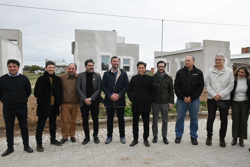 Kicillof recorrió los avances de las obras de construcción de viviendas en Pila