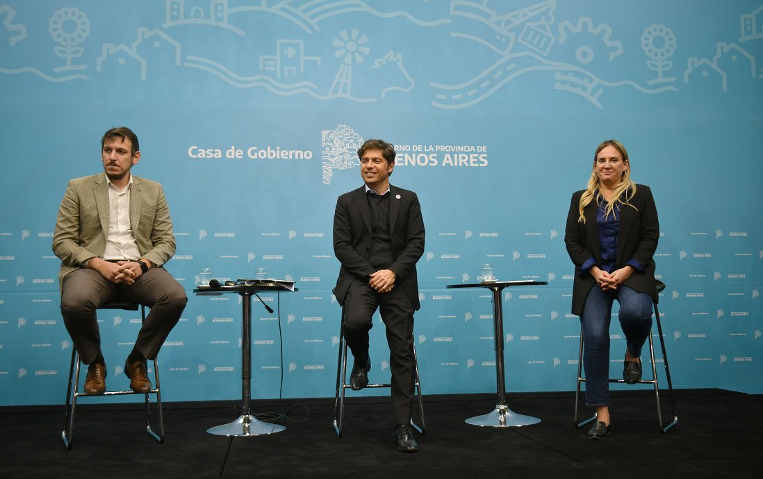 Kicillof y Cuattromo firmaron convenios para financiar la compra de bienes que optimicen los servicios públicos en 10 municipios