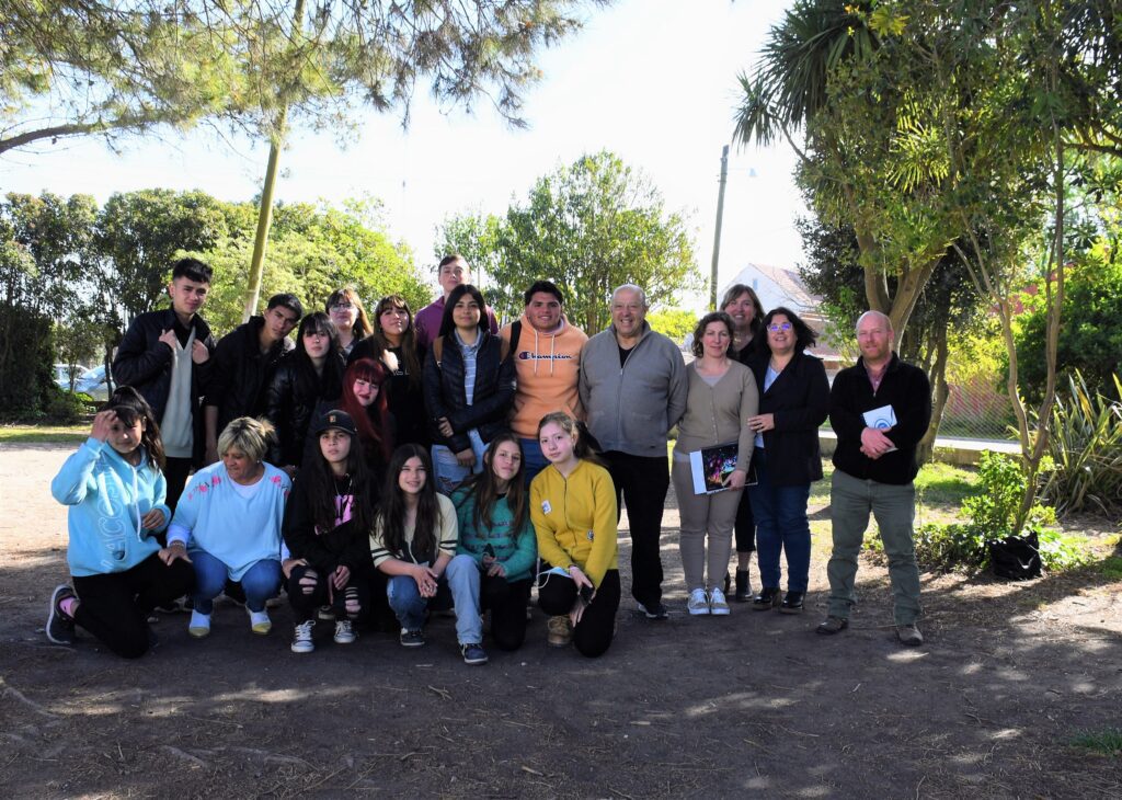 Paredi anunció que la Casa de la Provincia se traslada a otro lugar e invitó a los estudiantes a proyectar el «patio soñado»