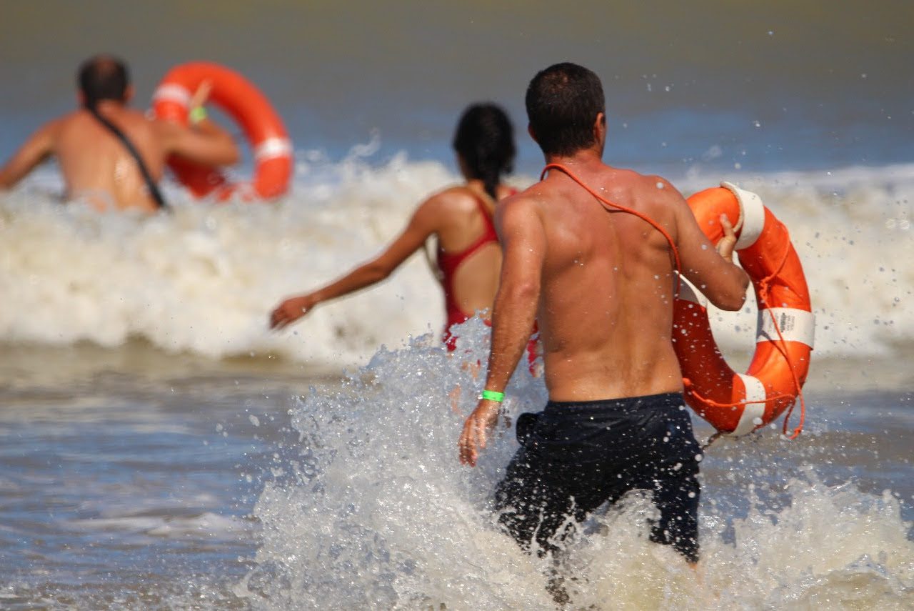 La Costa: Se pone en marcha la primera etapa del Operativo de Seguridad en la Playa con más de 120 Guardavidas