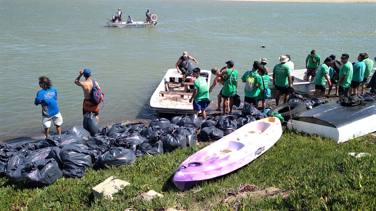 Gran jornada de playas limpias en la laguna de Mar Chiquita