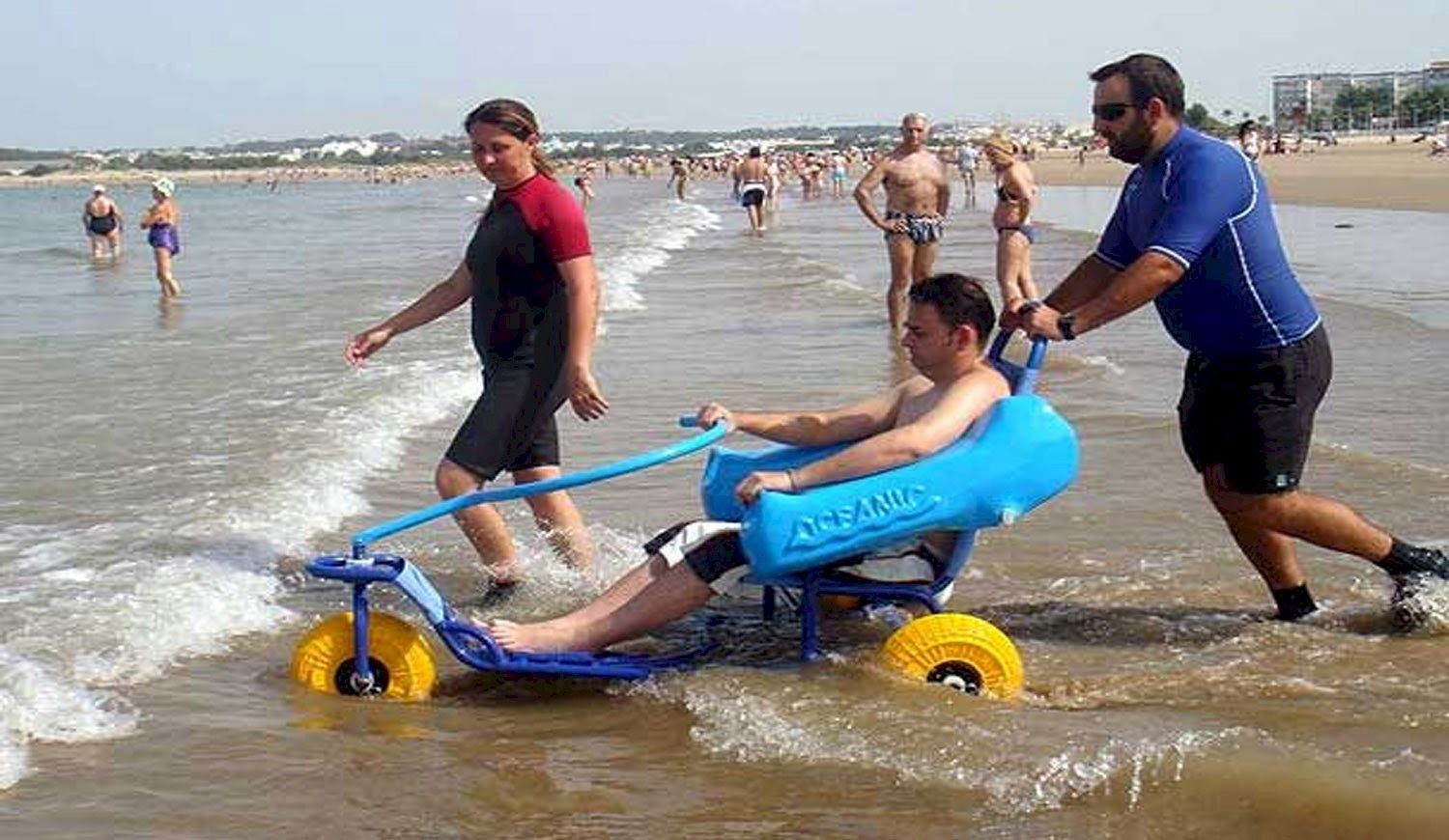La Municipalidad de La Costa ofrece sillas anfibias de forma gratuita para personas con discapacidad motriz