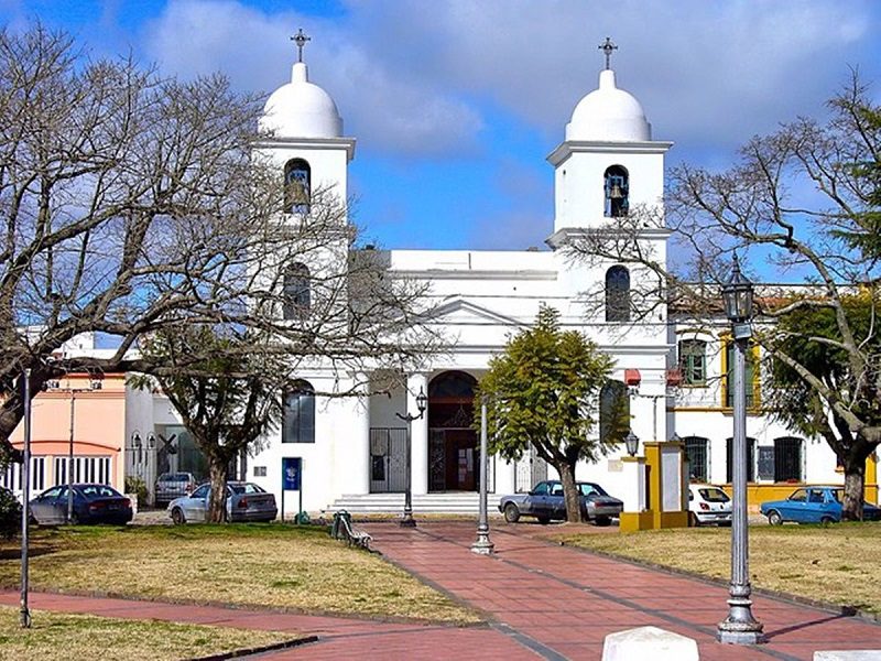 El Intendente de Dolores quiere quitarle la sede permanente de la Diócesis a Chascomús