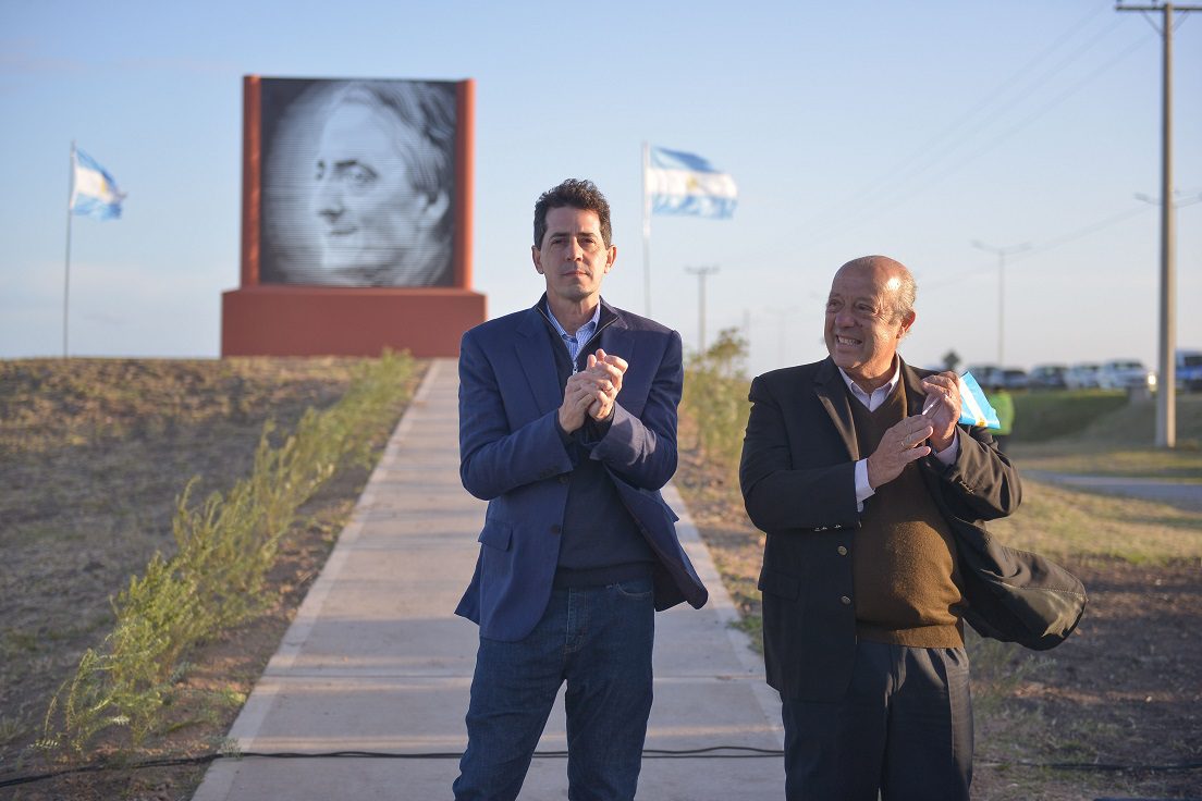 Con homenajes a Alfonsín y Kirchner, el intendente Paredi y el ministro Wado de Pedro conmemoraron los 40 años de la democracia