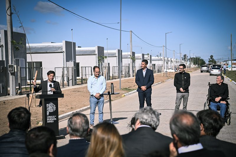 Kicillof en Pila “Entregar viviendas es apostar al futuro de nuestro pueblo”