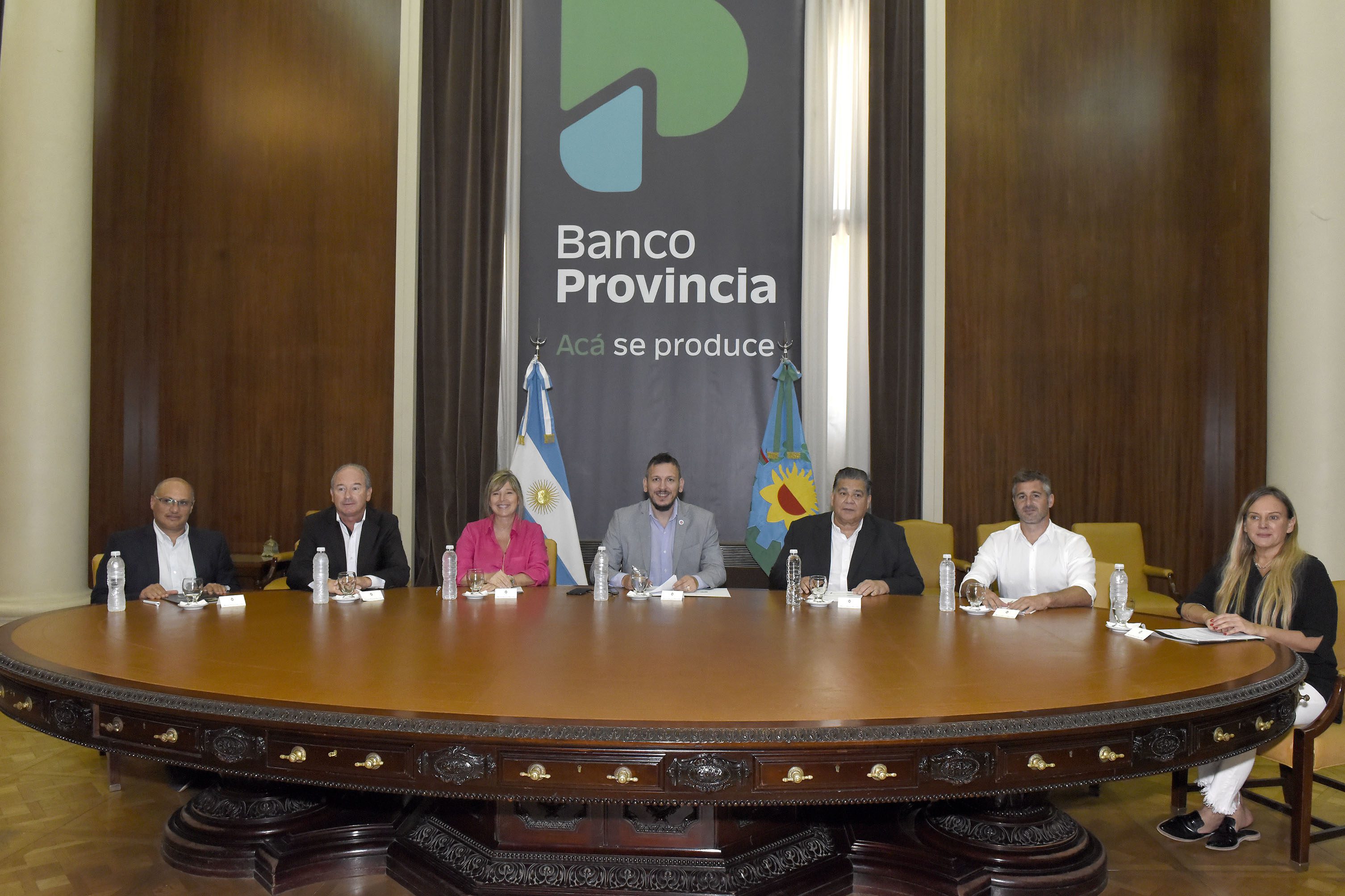 REINO FIRMÓ CONVENIO PARA LA COMPRA DE MAQUINARIA CON PROVINCIA LEASING