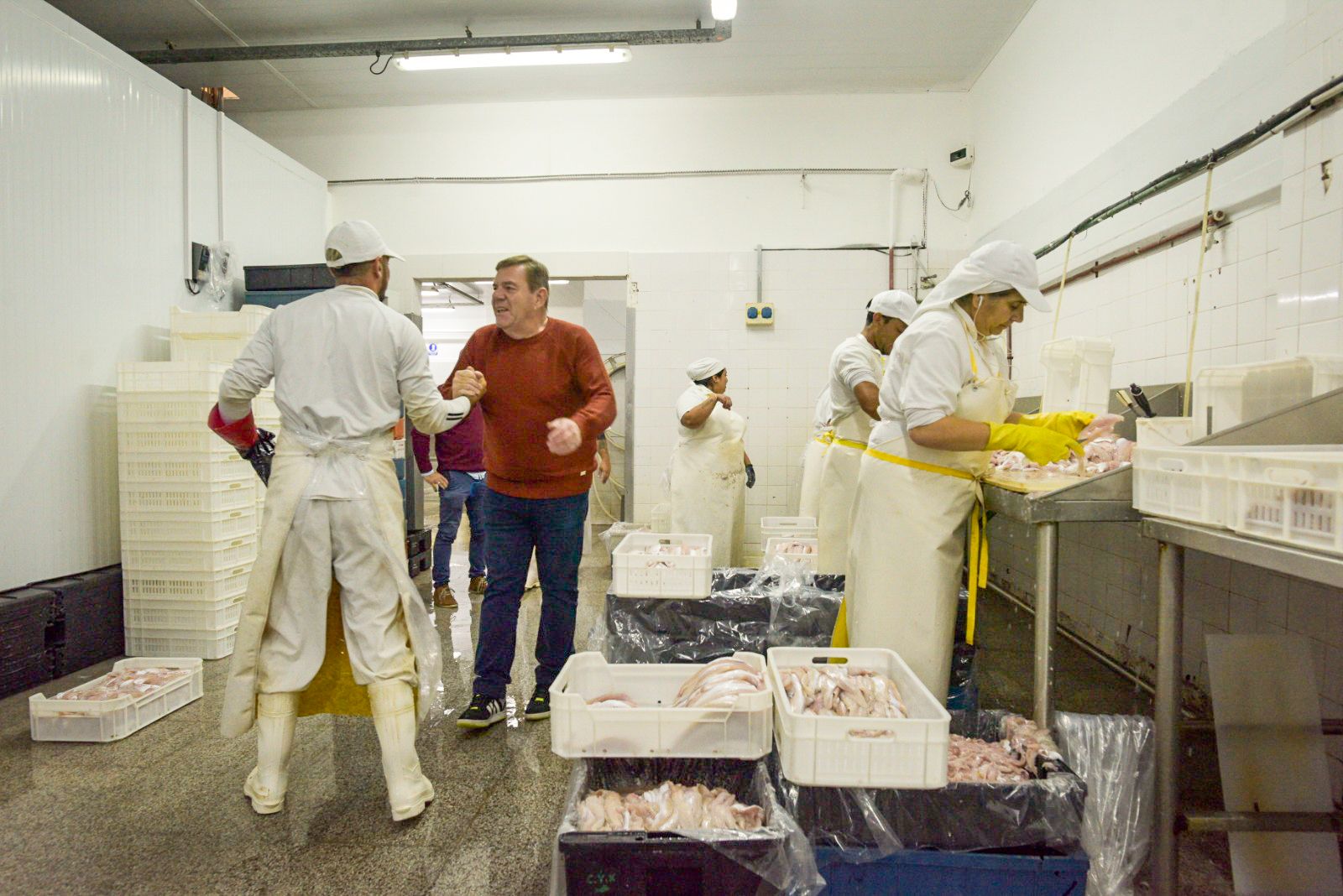 El intendente Guillermo Montenegro, acompañado por el Delegado del Puerto, Patricio Ciminelli, entregó la habilitación a la cooperativa Esperanza, una planta procesadora de pescado
