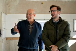 el intendente paredi y el ministro simone recorrieron viviendas en construcción
