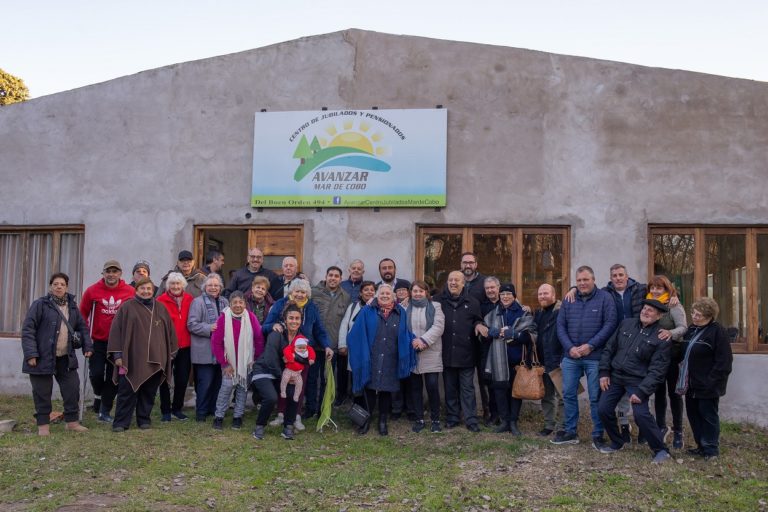 el centro de jubilados avanzar recibió un apoyo económico del municipio