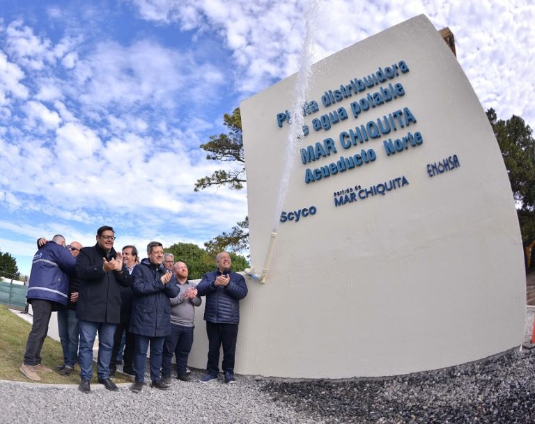 con la presencia de la comunidad, jorge paredi y néstor Álvarez inauguraron el acueducto santa clara del mar mar chiquita (1)