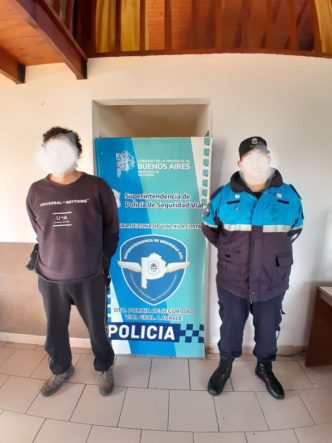 LAVALLE: POLICIA VIAL DETIENE A VIOLENTO QUE INTENTO RECUPERAR SU CAMIONETA