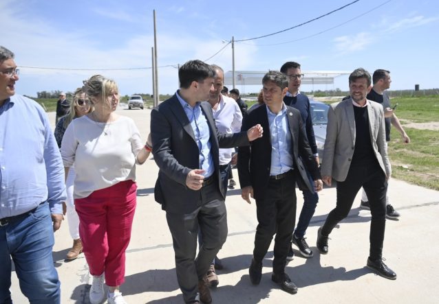 Kicillof recorrió los avances de obras de infraestructura en Castelli
