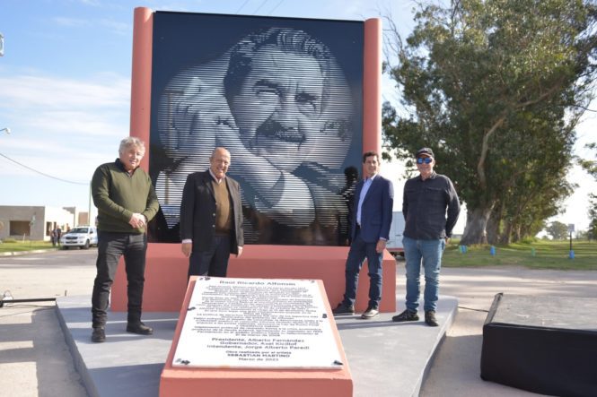 A 40 años del triunfo de Raúl Alfonsín, el intendente Paredi lo homenajeó con un sentido mensaje