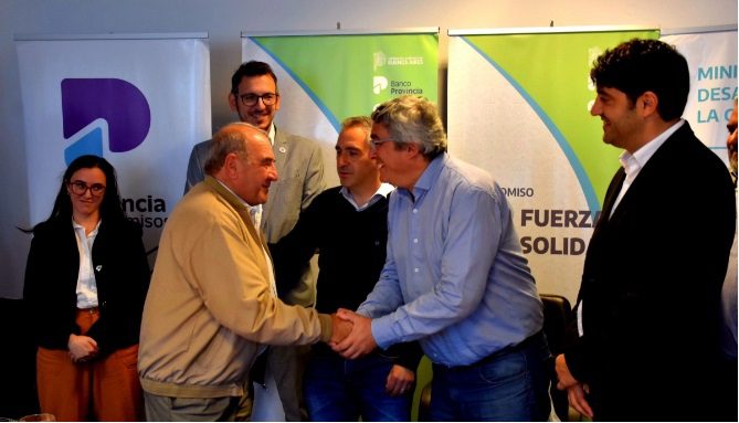 El gobierno bonaerense y el Banco Provincia lanzaron convenios para cooperativistas rurales