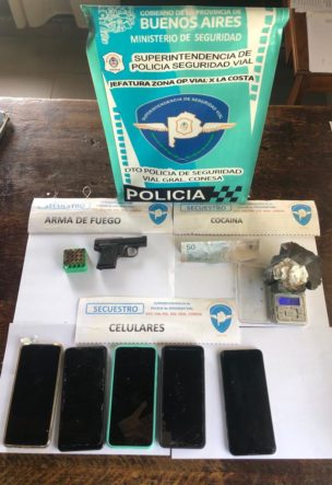 DETIENEN A UNA JOVEN QUE LLEVABA COCAÍNA Y UN ARMA DE FUEGO.