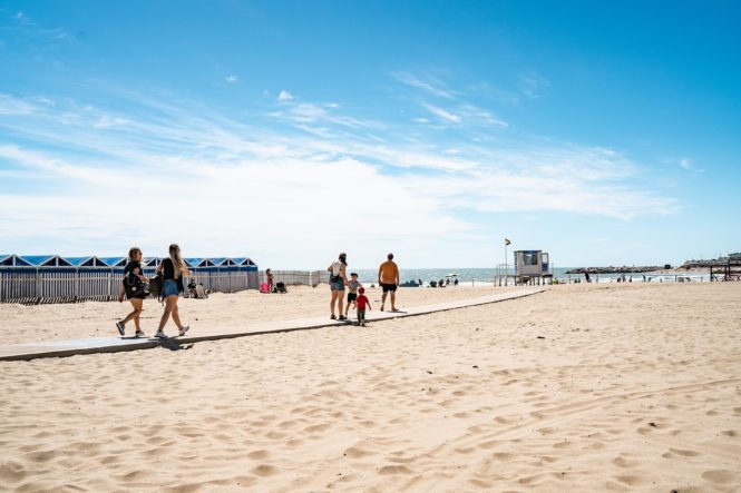 Mar del Plata: Avanzan las nuevas bajadas accesibles en la costa de la ciudad