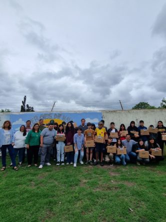 DOLORES: JUAN PABLO GARCÍA ENTREGÓ COMPUTADORAS A LOS ALUMNOS DE LA ESCUELA SECUNDARIA 5