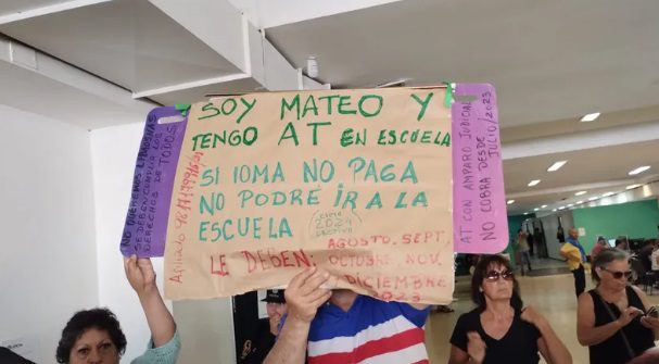 Fuerte protesta y tensión: afliados tomaron la sede de IOMA en Mar del Plata