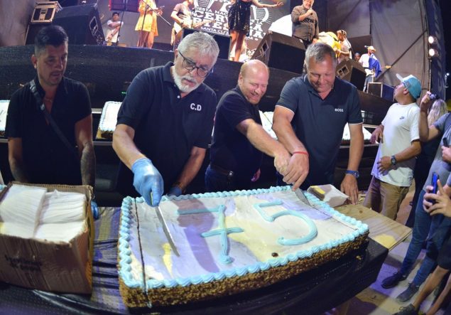 La torta de 25 metros, una de las estrellas del cumpleaños de Santa Clara