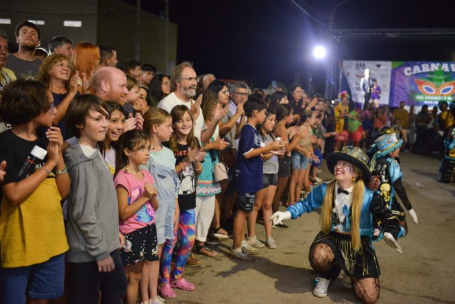 Mar Chiquita vive un fin de semana largo a puro carnaval