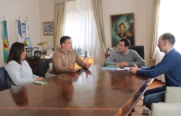EL INTENDENTE JUAN PABLO GARCIA JUNTO A LA DEFENSORIA DEL PUEBLO INFORMARON SOBRE SUBSIDIOS PARA USUARIOS QUE NO POSEEN EL SERVICIO DE GAS