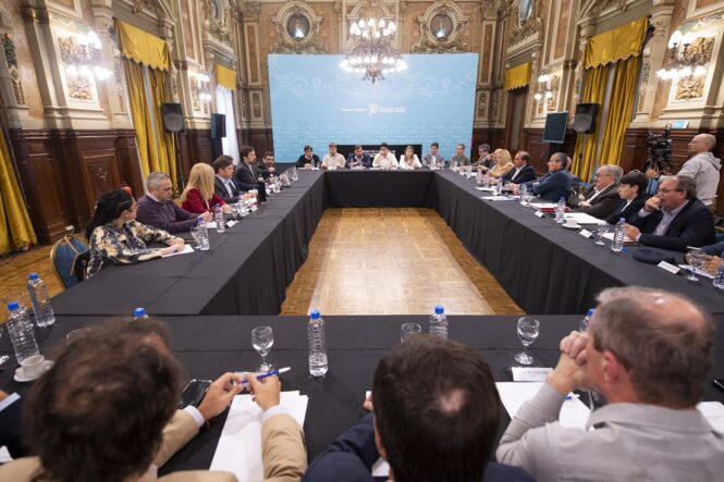 Kicillof se reunió con el Foro de Intendentes Radicales