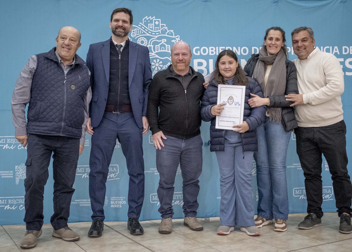 cerca de 300 familias recibieron su escritura en mar chiquita