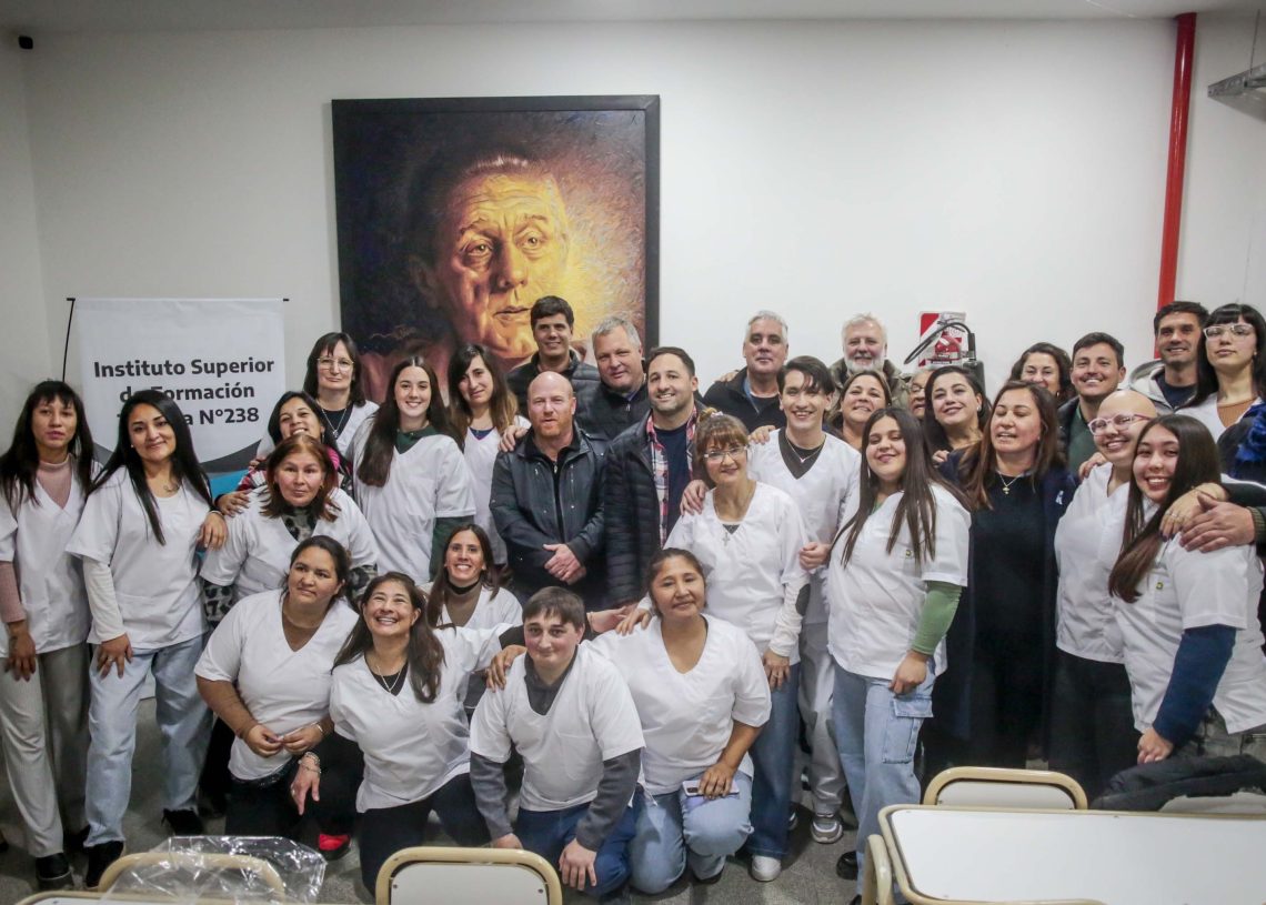 entrega de ambos a estudiantes de enfermería